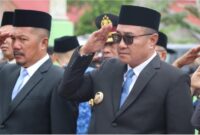 Walikota Sungai Penuh, Alfin dan Bupati Kerinci, Monadi terlihat kompak saat ziarah ke Makam Pahlawan di desa Semumu, Kerinci