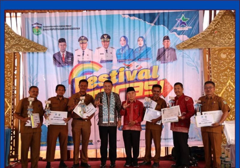 Walikota Sungai Penuh, Alfin saat memgukuhkan Bunda Literasi dan Buka Festival Literasi Sungai Penuh