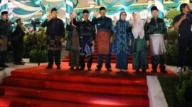 Wakil walikota Sungai Penuh, Azhar Hamzah, dampingi istri,  ketua DPRD Sungai Penuh, Hutri Randa beserta istri serta sekda Sungai Penuh, Alpian