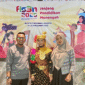 Foto bersama Azalia Illona Putri bersama orang tua.