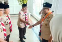 Suasana keakraban usa Walikota Sungai Penuh, Alfin menerima Lencana kehormatan dari Pramuka.