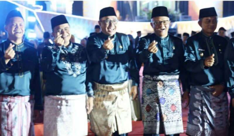 Tampak Walikota Sungai Penuh, Alfin bersama kepala Daerah dalam Provinsi Jambi saat menyambut para kafilah yang berhasil raih prestasi terbaik.