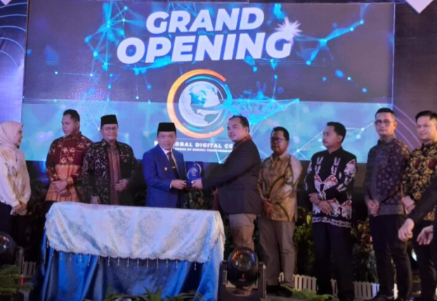 Gubernur Jambi, Al Haris, saat menghadiri Grand Opening dan menandatangani MoU antara Pemerintah Provinsi Jambi dan PT Global Digital Core.