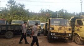 Tampak kendaraan yang diduga digunakan untuk melansir BBM jenis solar yang diamankan polisi.