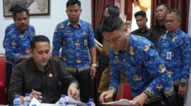 Bupati Kerinci, M Syukur saat pelaksanaan Rapat Koordinasi Percepatan Tindak Lanjut Monitoring, Controlling, Surveillance for Prevention (MCSP) Komisi Pemberantasan Korupsi (KPK)