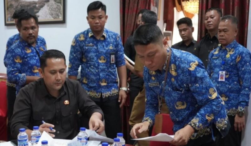 Bupati Kerinci, M Syukur saat pelaksanaan Rapat Koordinasi Percepatan Tindak Lanjut Monitoring, Controlling, Surveillance for Prevention (MCSP) Komisi Pemberantasan Korupsi (KPK)