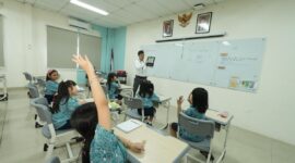 Suasana pelajaran bahasa Inggris di Cambridge English Indonesia,