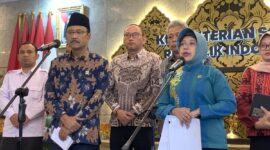 Menteri Sosial Saifullah Yusuf (Gus Ipul) dan Kepala BPS Amalia Adininggar Widyasanti