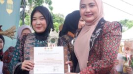 Ketua Dekranasda Kabupaten Muaro Jambi, Ririn Novianty, S.E. besama Wakil Ketua Dekranasda, Novi Astrianti secara resmi menutup Bazar Bazar Expo MTQ ke-54.