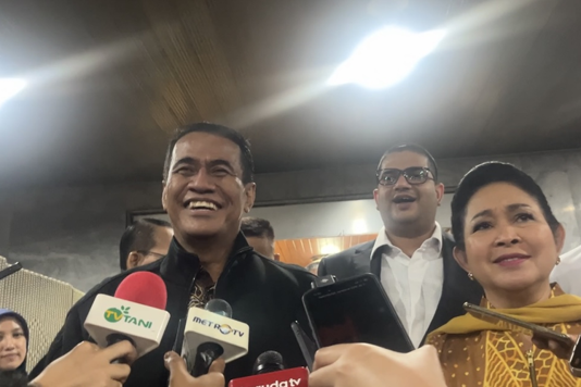 etua Komisi IV DPR RI, Siti Hediati Hariyadi alias Titiek Soeharto (kanan) dan Menteri Pertanian Andi Amran Sulaiman (kiri)