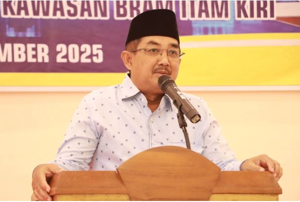 Bupati Tanjabbar Drs. H. Anwar Sadat, M.Ag saat membuka kegiatan Sosialisasi Peraturan Bupati Tanjung Jabung Barat Nomor 19 Tahun 2025 tentang Rencana Detail Tata Ruang (RDTR) Kawasan Bram Itam Kiri Tahun 2025–2045.