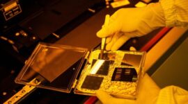 Ilustrasi China Tangguhkan larangan ekspor material serbaguna atau dual-use yang menjadi komponen penting dalam pembuatan chip semikonduktor ke Amerika Serikat.