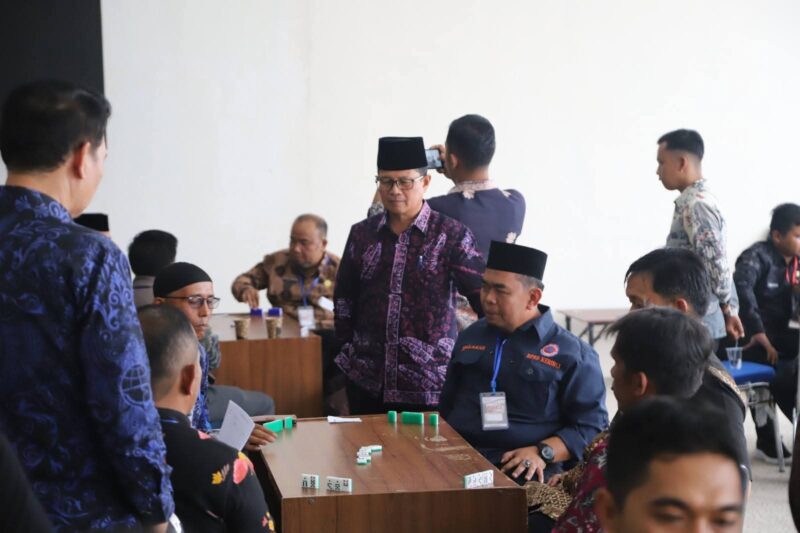Terlibat Pejabat BPBD Kerinci Ikuti Turnamen Domino dalam Rangka HUT Kerinci.