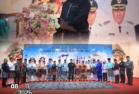 Ketua DPRD bersama Pimpinan dan Anggota DPRD Kota Sungai Penuh bersama istri menghadiri malam resepsi Hari Ulang Tahun (HUT) ke-17 Kota Sungai Penuh