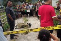 Tampak pihak Polres Kerinci mengamankan TKP penemuan Jasad di Desa Sembilan, Kecamatan Tanah Kampung, Kota Sungai Penuh 