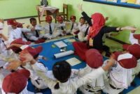 Foto : Kedekatan Guru dan siswa di sekolah