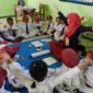 Foto : Kedekatan Guru dan siswa di sekolah