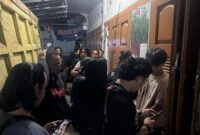 Suasana pengamanan terduga tiga pelaku pengeroyokan pelajar Desa Punai Merindu.