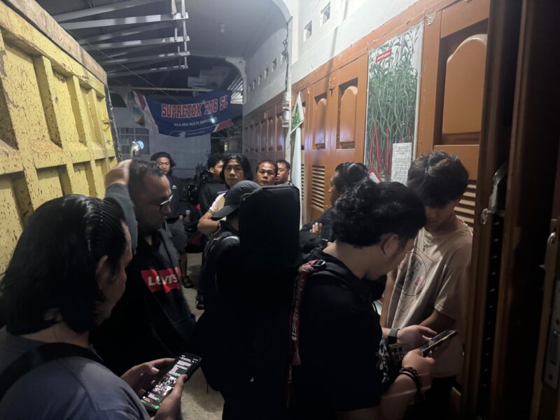Suasana pengamanan terduga tiga pelaku pengeroyokan pelajar Desa Punai Merindu.