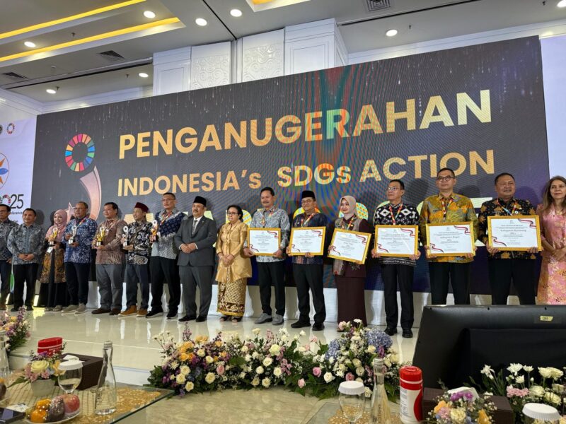 Foto : Penyerahan penghargaan SDGS Award, Kota Jambi Raih peringkat II terbaik