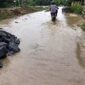 Kondisi jalan di Desa paling serumpun . Banjir mulai mengancam Sungai Penuh