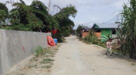 Tampak Kondisi jalan RT 04 Tanjung Rawang dalam kondisi rusak parah dan tak kunjung diperbaiki