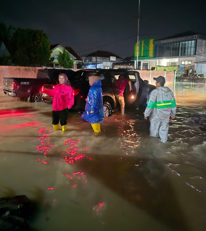 Hingga malam dinas PUPR Kerinci bersama instansi terkait terus berupaya mengantisipasi banjir meluas