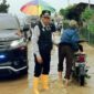 Wawako Sungai Penuh, Azhar Hamzah saat meninjau banjir di Simpang Tiga Rawang