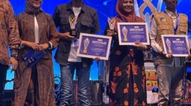 KIM Purwo Bakti Bersinergi Bungo saat menerima penghargaan KIM Partisipatif Terbaik Tahun 2025 pada ajang KIM FEST Nasional 2025.