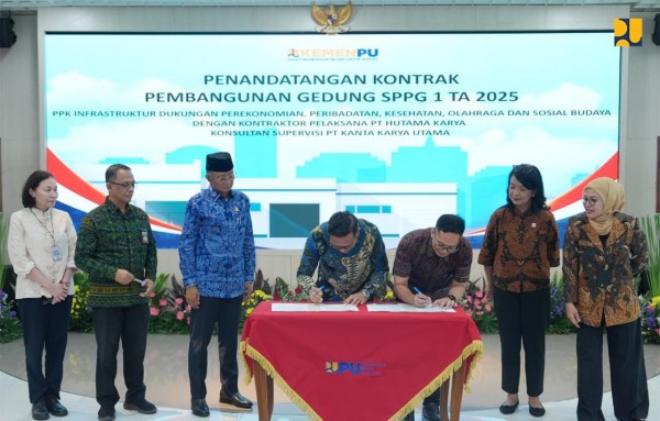 Menteri PU Dody Hanggodo saat menyaksikan penandatangan Kontrak pembangunan Gedung SPPG