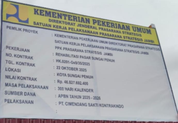 Papan merek pelaksanaan proyek pasar beringin di Sungai Penuh. Pelaksanaan rehabilitasi pasar beringin mulai dikerjakan.