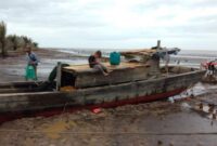 Tampak Perahu milik Nelayan Tanjabtim tidak beroperasi, dikarenakan krisis BBM jenis Solar yang dialami.