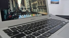 Foto : Laptop, Apple dalam watu dekat akan meluncurkan laptop murah seharga Rp 15 jutaan