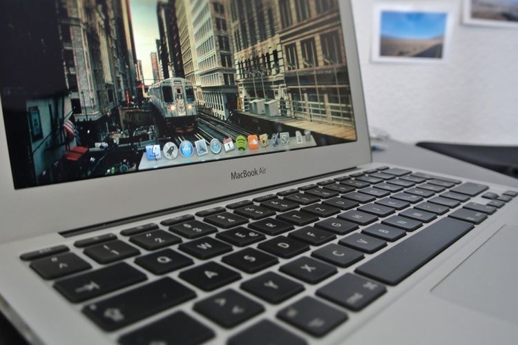 Foto : Laptop, Apple dalam watu dekat akan meluncurkan laptop murah seharga Rp 15 jutaan
