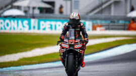 Pembalap Aprilia Racing, Marco Bezzecchi, memegang pole position setelah tampil gemilang di kualifikasi MotoGP Valencia 2025