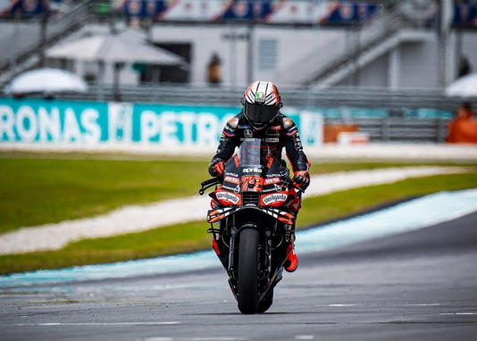 Pembalap Aprilia Racing, Marco Bezzecchi, memegang pole position setelah tampil gemilang di kualifikasi MotoGP Valencia 2025