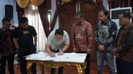 Bupati Merangin, Bupati Merangin, M. Syukur saat tanda tangani Mou bersama pihak PLN