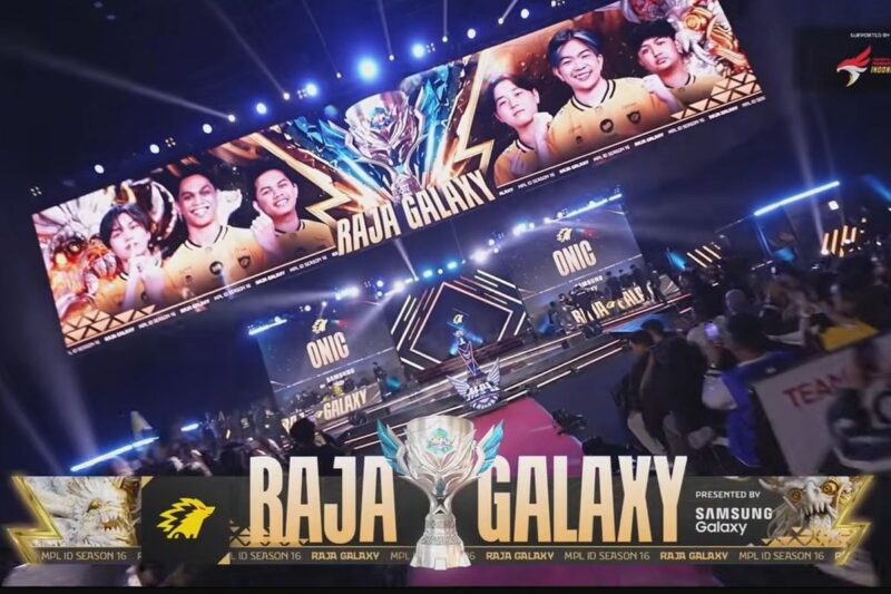 Onic Esports kembali menunjukkan dominasinya di kancah kompetitif Mobile Legends: Bang Bang (MLBB) Indonesia. Tim berjuluk Landak Kuning itu sukses menjuarai Mobile Legends Professional League Indonesia Season 16 (MPL ID S16) setelah menumbangkan Alter Ego Esports di babak Grand Final dengan skor meyakinkan 4-1, Minggu (2/11/2025).