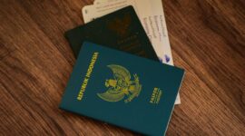 Ilustrasi pembuatan Tarif baru pelayanan paspor di Indonesia.