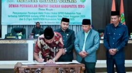 Penandatangan Nota Persetujuan APBD 2026 dan tiga Ranperda Kabupaten Tebo oleh DPRD