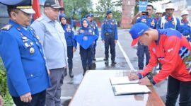 Walikota Jambi, Maulana saat memimpin pengukuhan Redkar Kota Jambi.