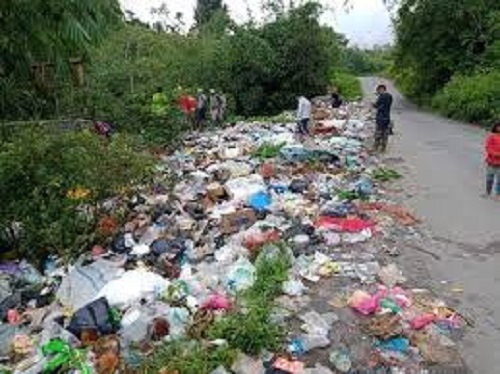 Terlihat dibeberapa wilayah Kerinci masih ditumpuki sampah