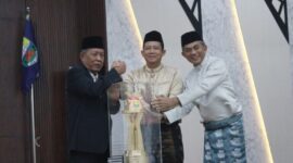 Wakil Gubernur Jambi Abdullah Sani bersama Bupati dan Wakil Bupati Muarojambi, Bambang Bayu Suseno dan Junaidi Mahir. Foto dok Kominfo Provinsi Jambi
