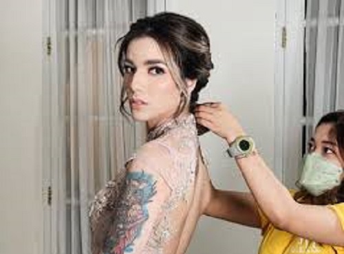 Foto Sehila Marcia, hapus semua tato ditubuhnya