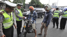 Suasana operasi yang digelar Polri menertibkan kendaraan yang mlenggar aturan lalu lintas.
