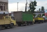 Terlihat Antrian Dumptruck untuk mendapatkan pasokan BBM jenis Solar