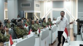 Wakil Ketua KPK Fitroh Rohcahyanto aat memberikan materi dalam Kursus Pemantapan Pimpinan Daerah (KPPD) Gelombang II Tahun 2025 di Gedung Trigatra, Lemhannas,