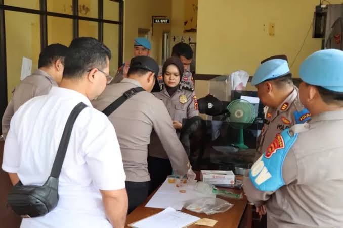 Polres Tebo gelar Tes Urine terhadap anggotanya secara mendadak.