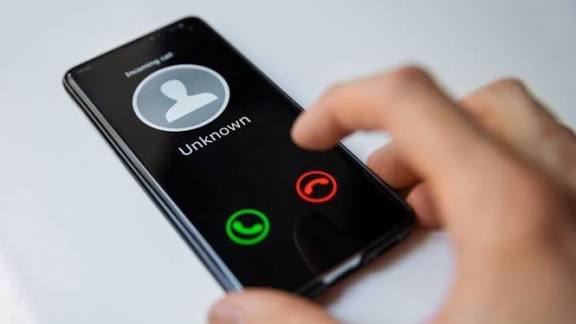 Ilustrasi panggilan dari nomor tak dikenal