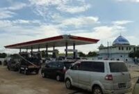 Tampak antrian kendaaan di salah satu SPBU Tebo, menyusul kelangkaan BBM